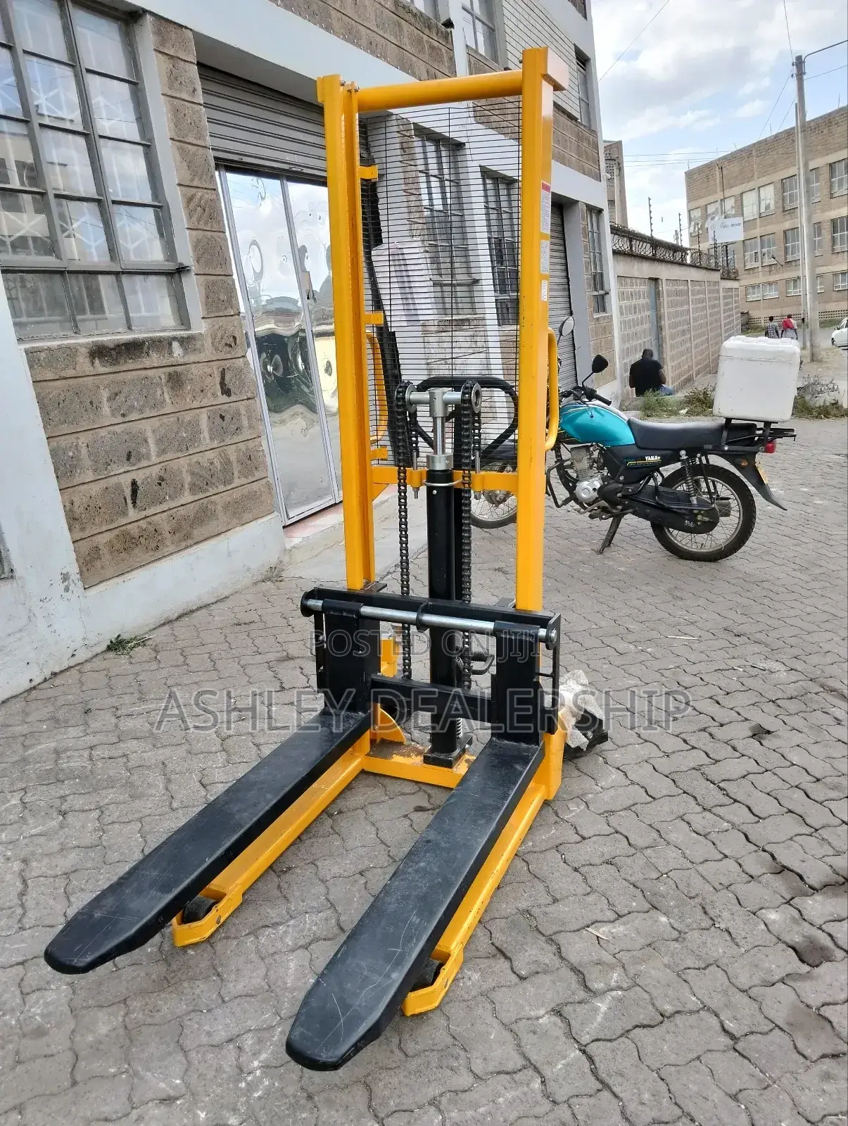 Manual Forklift