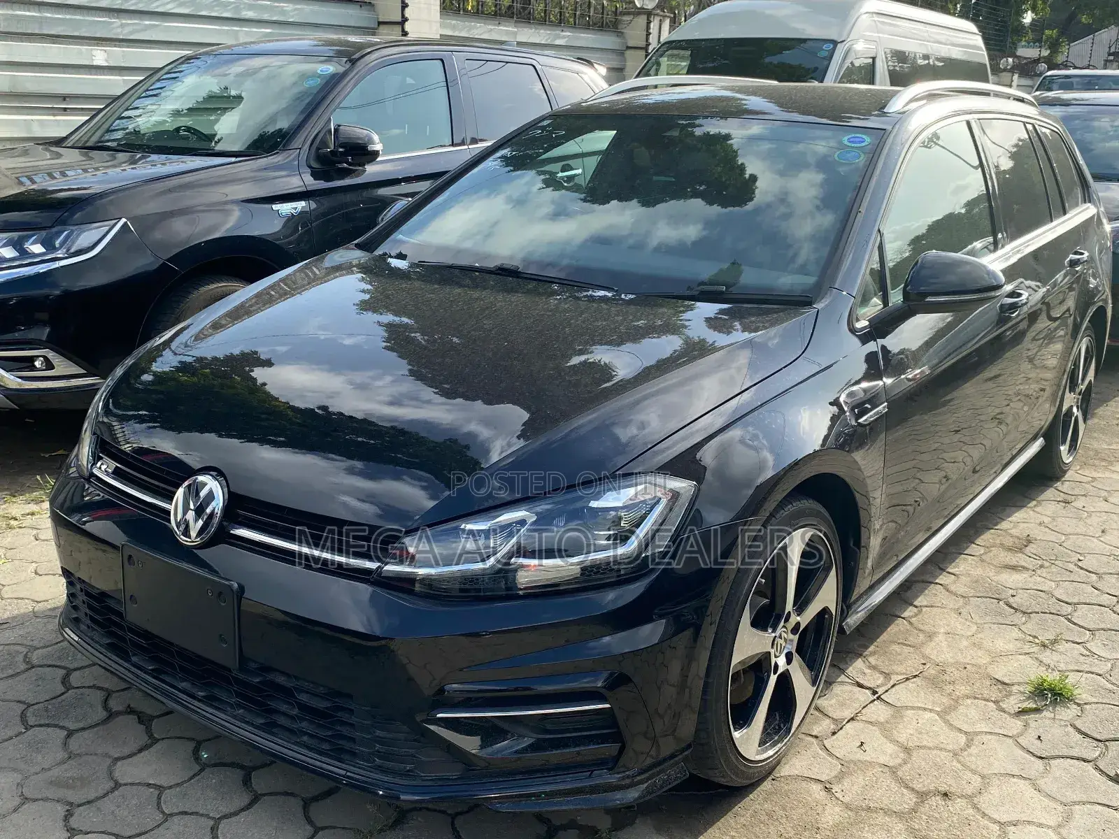 Volkswagen Golf R 4-Door w/DCC & Navigation 2018 Black