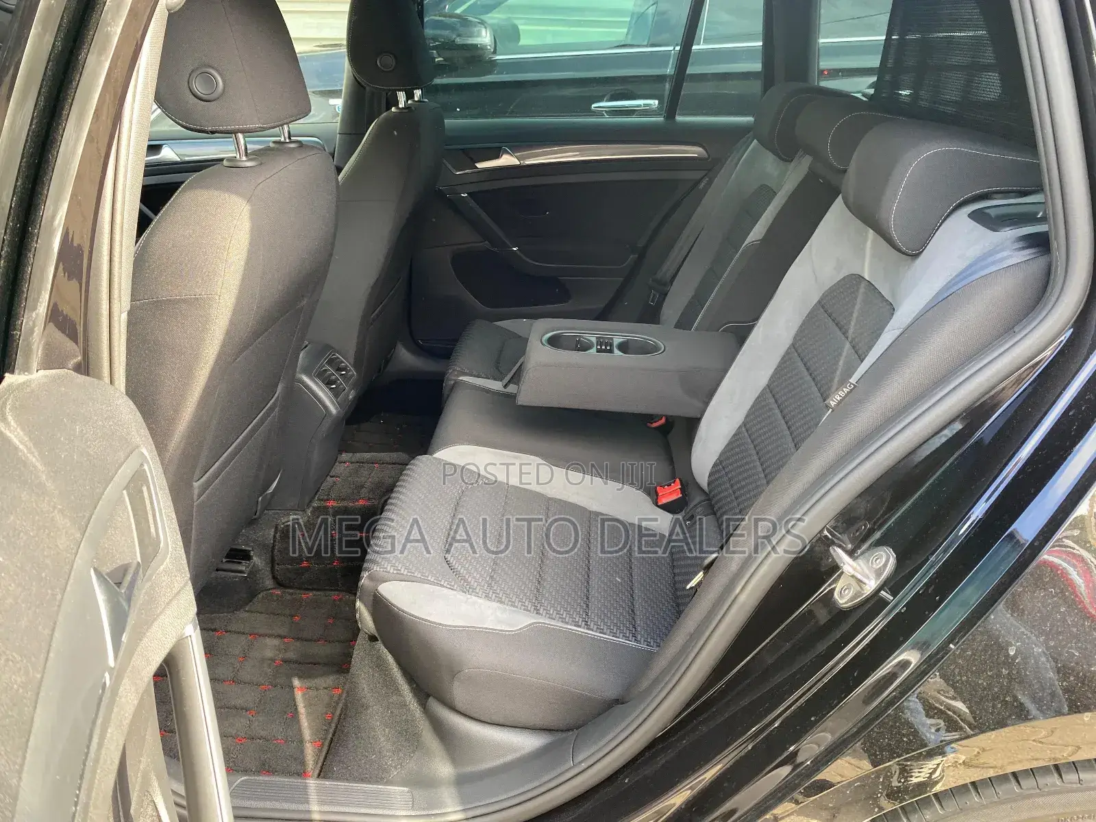 Volkswagen Golf R 4-Door w/DCC & Navigation 2018 Black