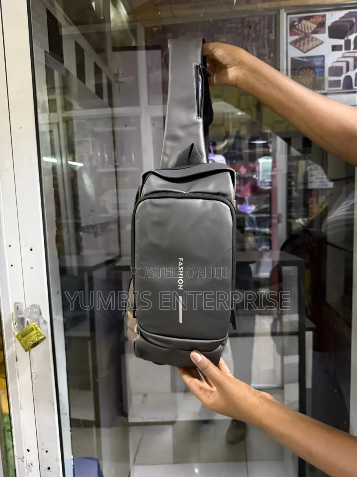 Fashion Shoulder Bags With Multiple Pockets at 1200