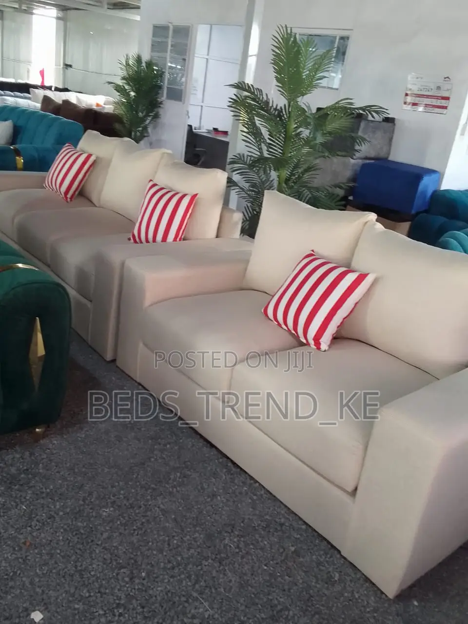Classy Comfy 5 Seater Sofa 3,2 With Throw Pillows