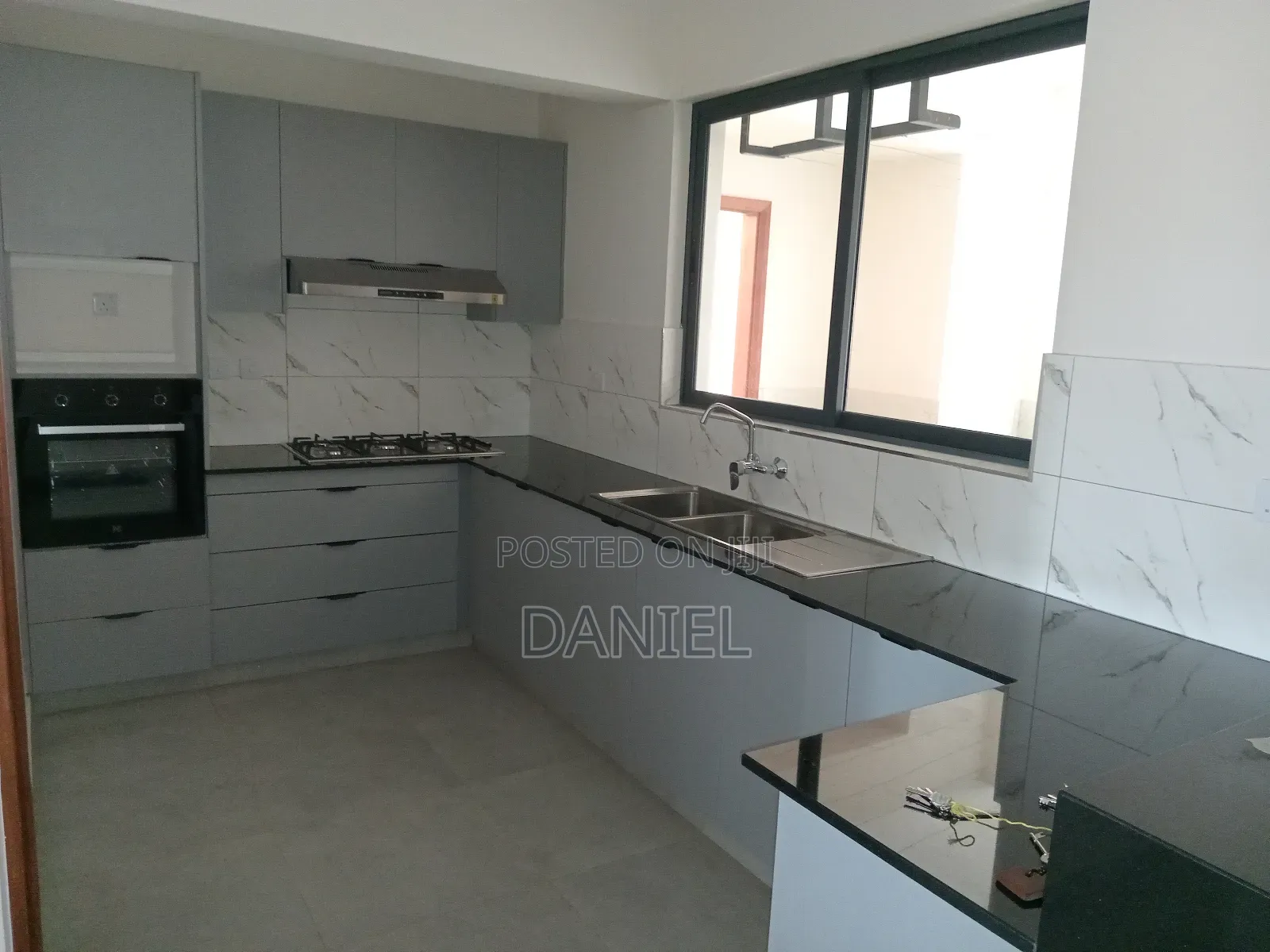3bdrm Apartment in Parklands/Highridge for sale