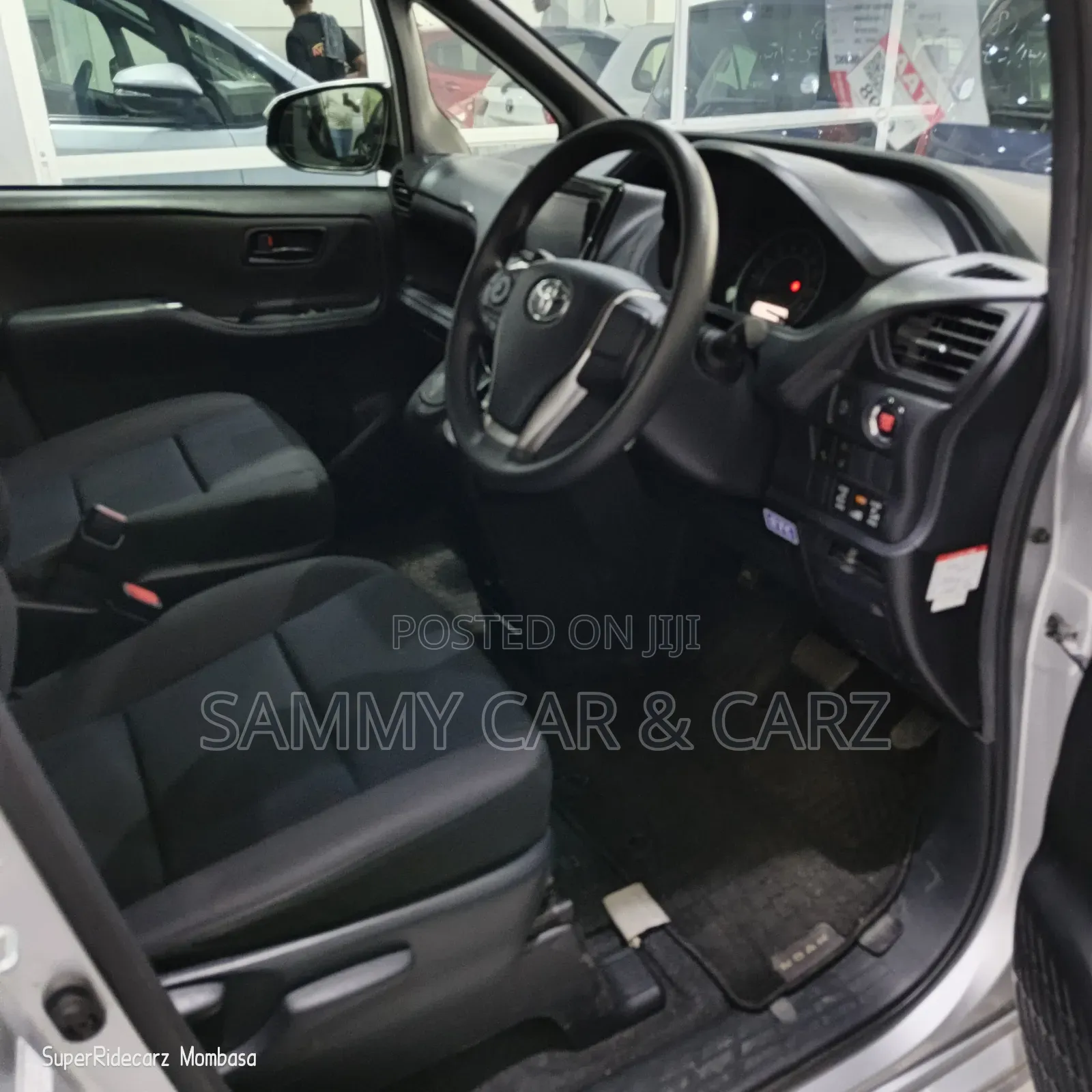 Toyota Noah 2.0 FWD (8 Seater) 2018 Silver