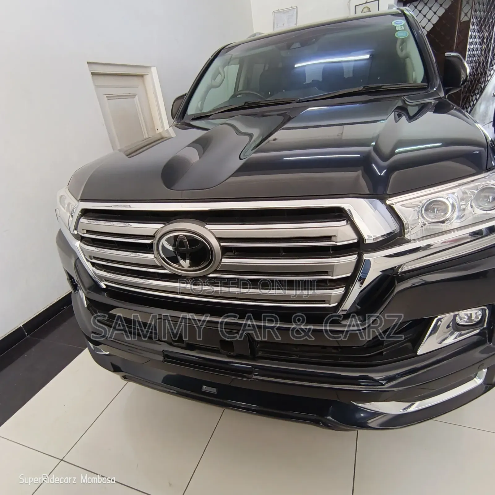 Toyota Land Cruiser 4.6 V8 AX 2017 Black