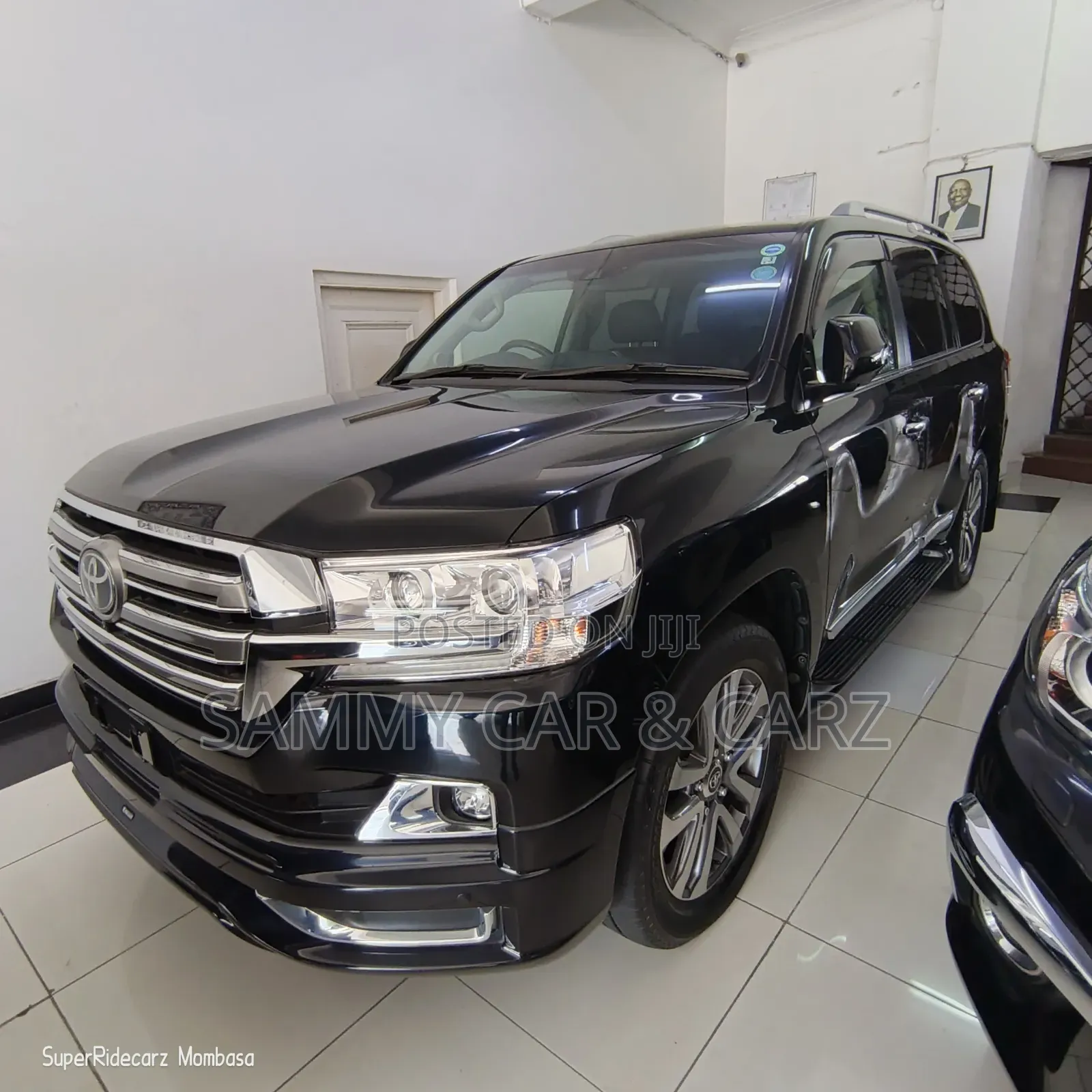 Toyota Land Cruiser 4.6 V8 AX 2017 Black