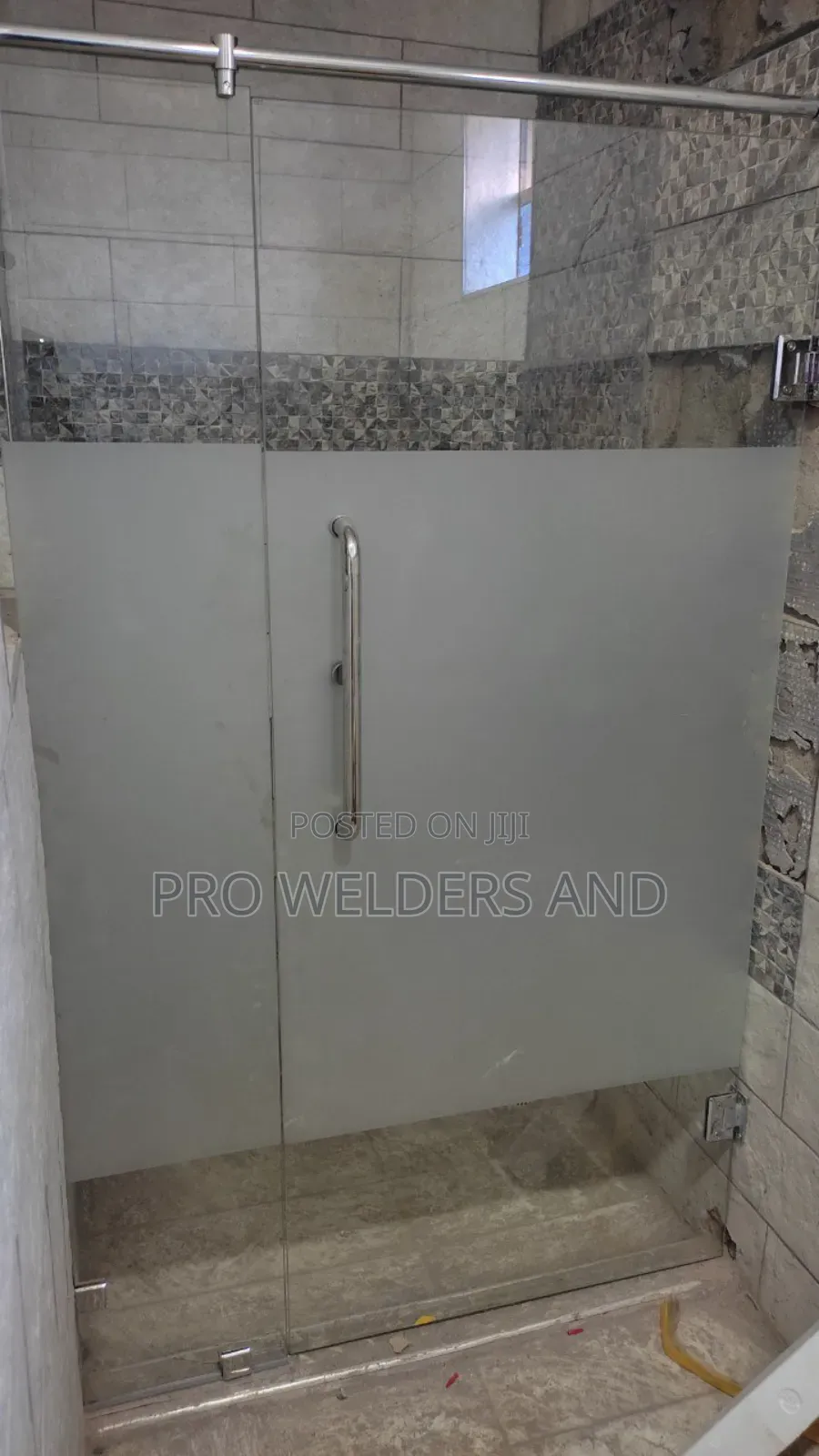 Elegant Glass Shower Cubicles – Modern Affordable!"