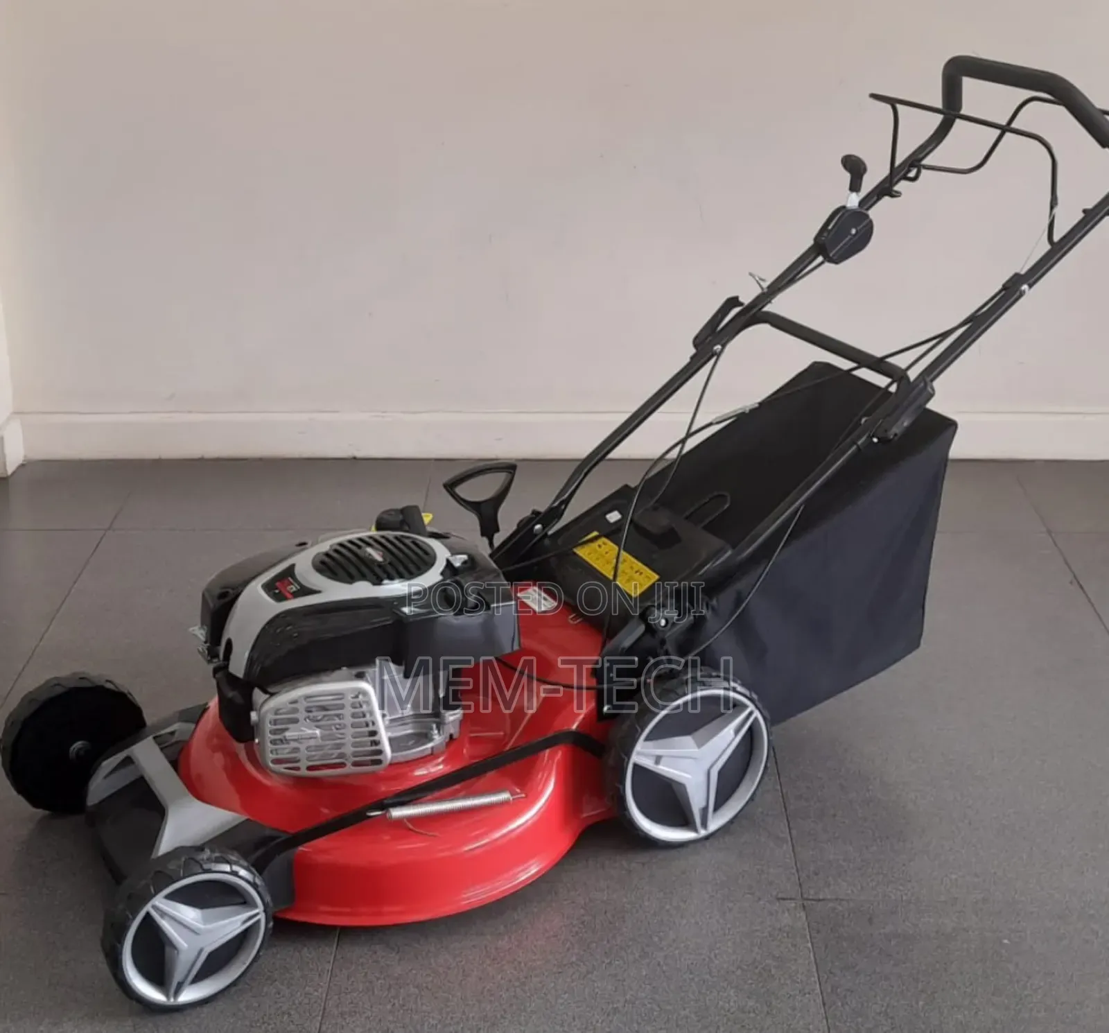 Briggs and Stratton Lawn Mower 21inches 161cc Self Propelled