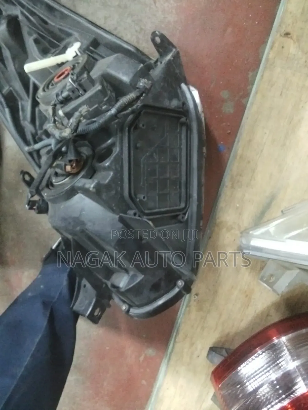 Wish 2005-2008 Non Xenon Headlight