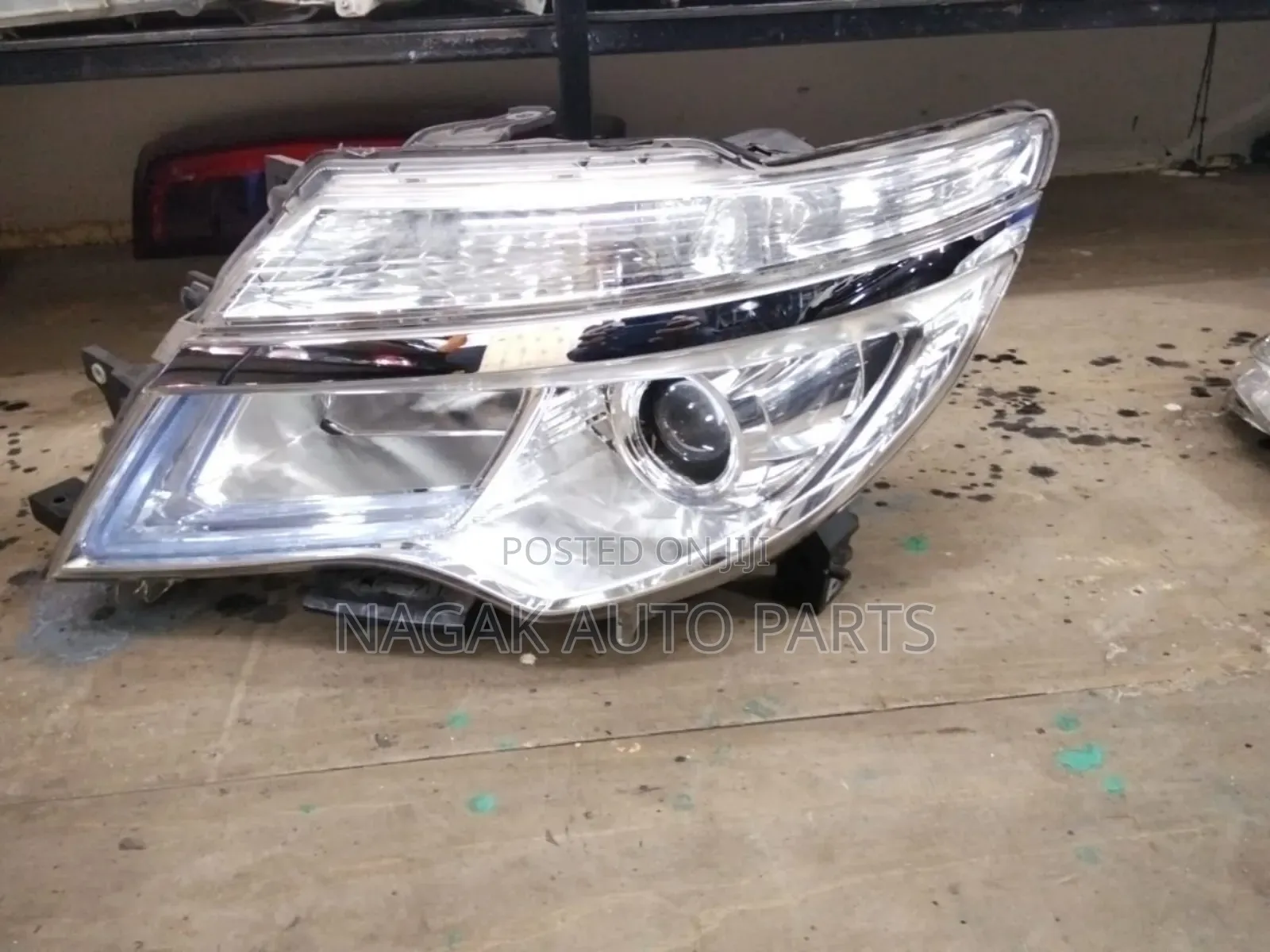 Serena 2012-2015 Xenon Headlight