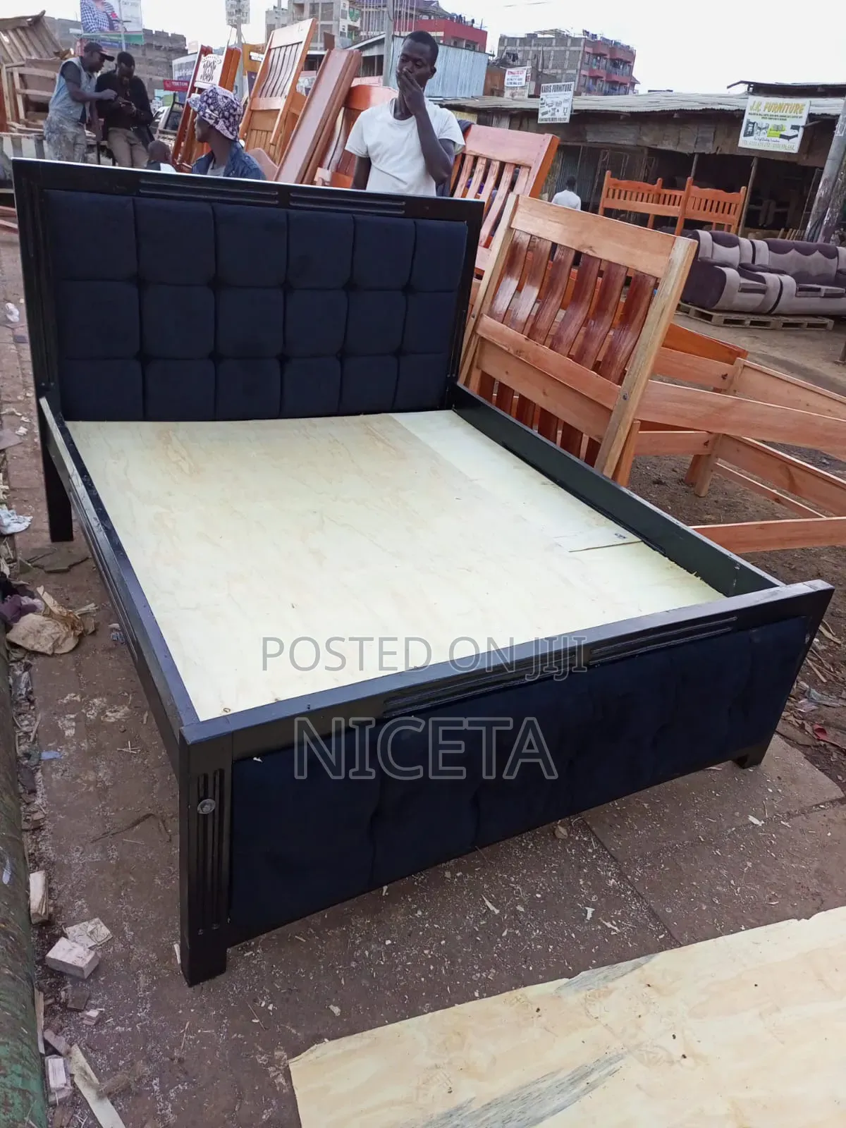 Mocket Chester Bed Black Plain 5by6