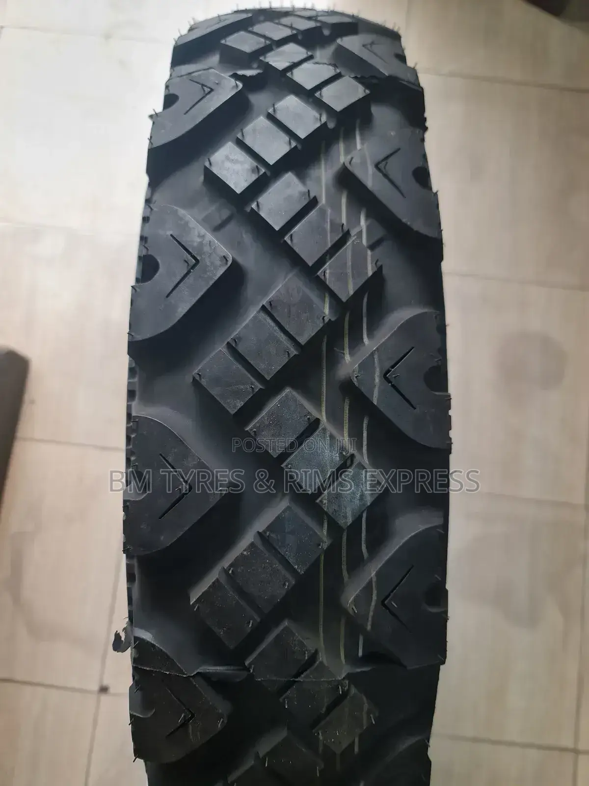750 R16 Goodyear.
