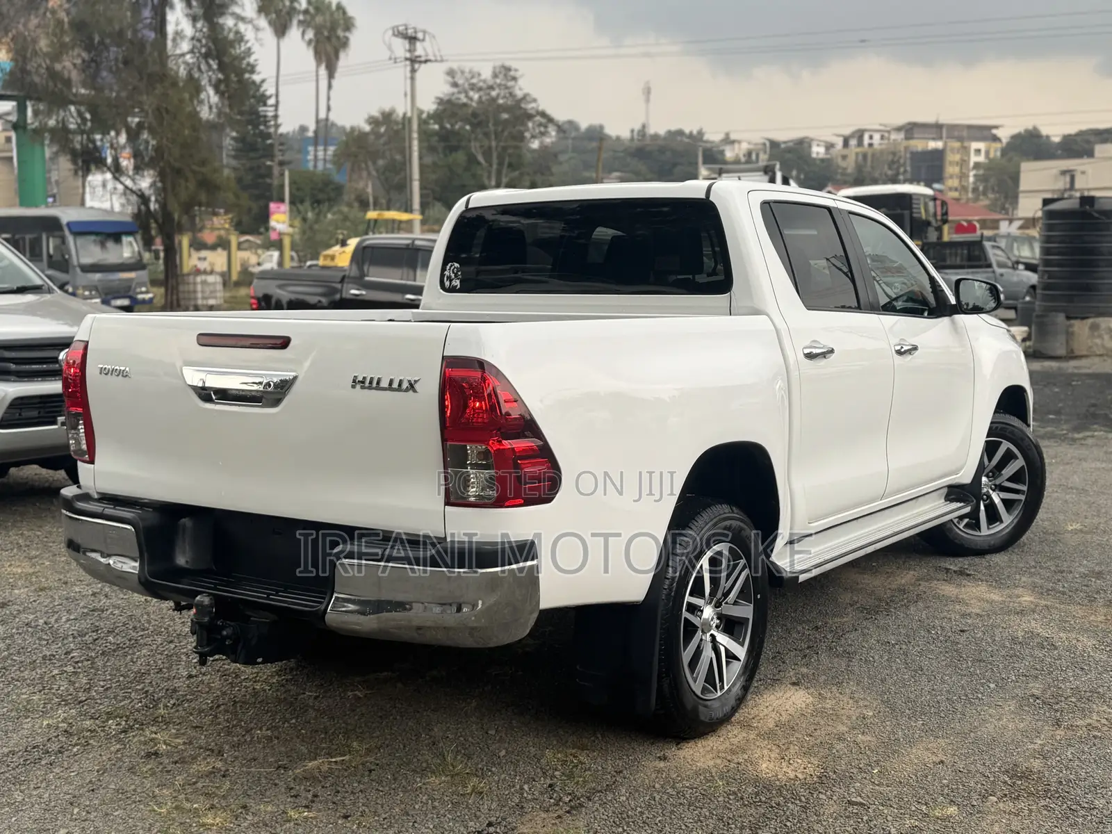 Toyota Hilux Workmate 4x4 2017 White