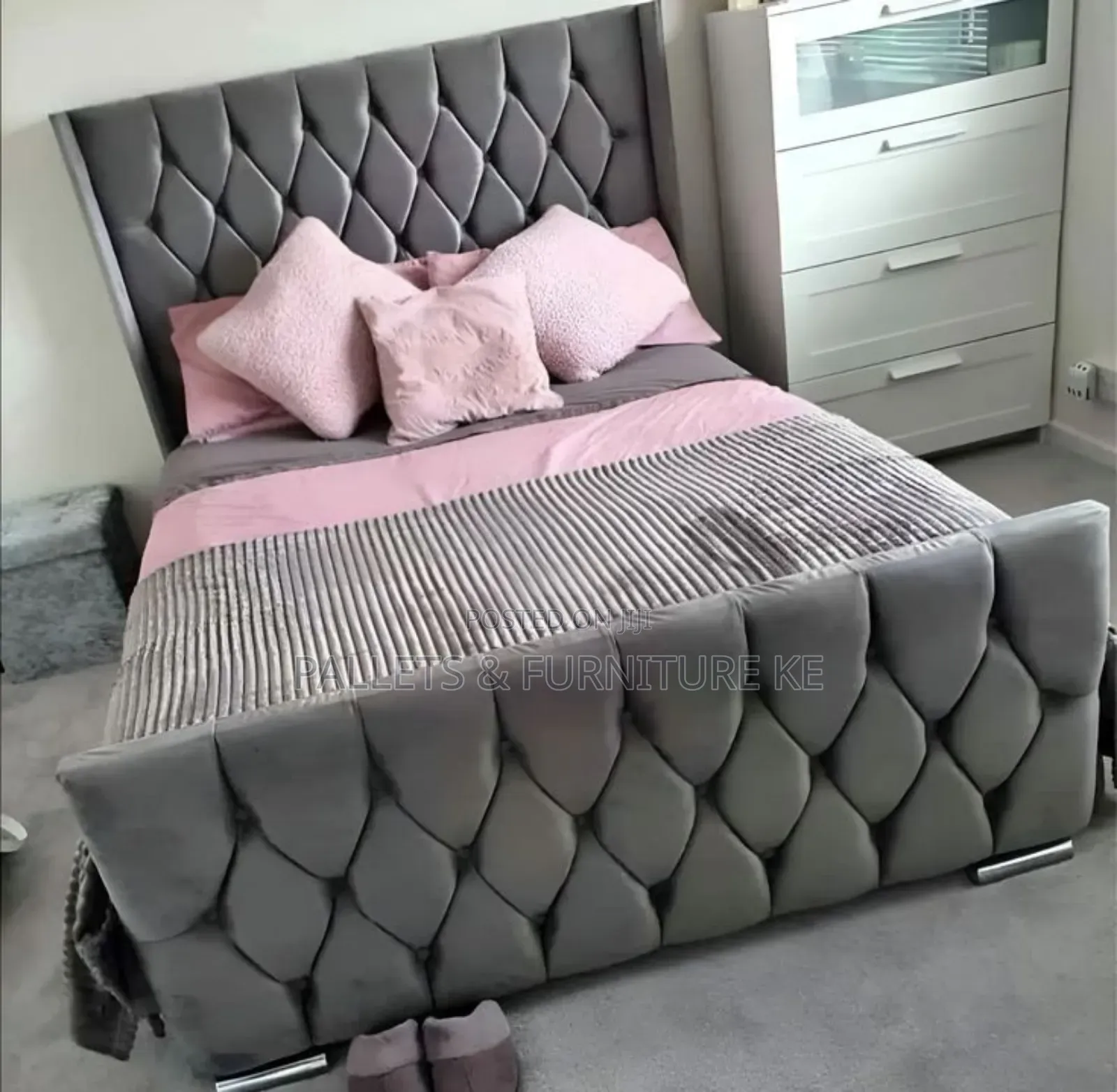 Chester Bed 4 By 6 Gray Tufted Upholstery