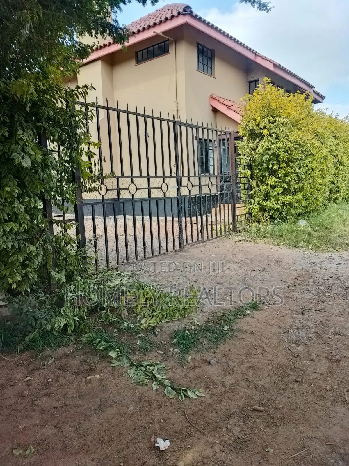 4bdrm Maisonette in Kerarapon Drive, for sale