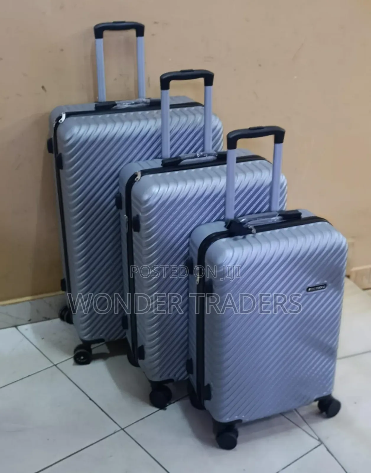 3 in 1 Luxurious Fibre Suitcase*
Zipper Closure Frame.
