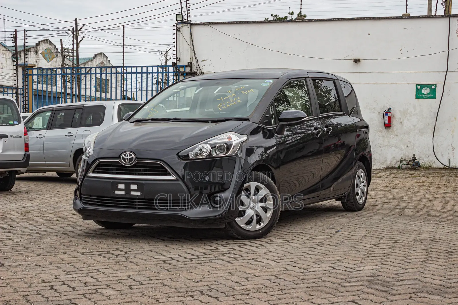 Toyota Sienta 1.5 Hybrid FWD 2018 Black
