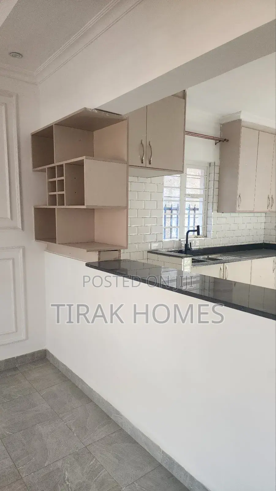 4bdrm Mansion in Batian Estate, Kenyatta Road / Theta for sale