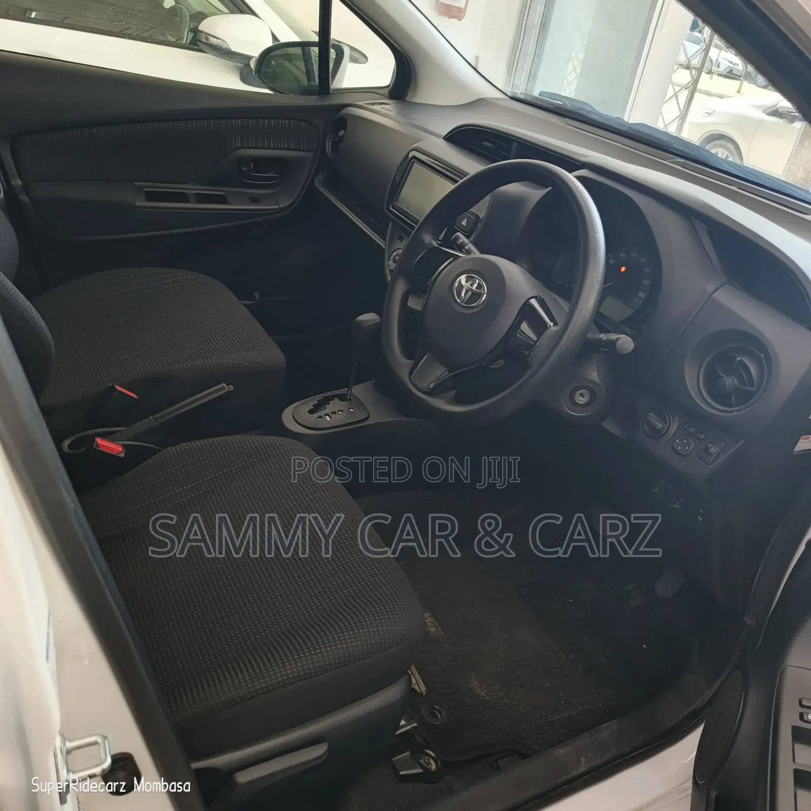 Toyota Vitz 1.3 FWD 5dr 2018 White
