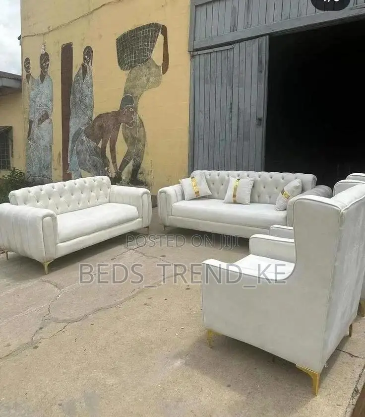 Lovely White Chester Sofa Set 3,2,1,1