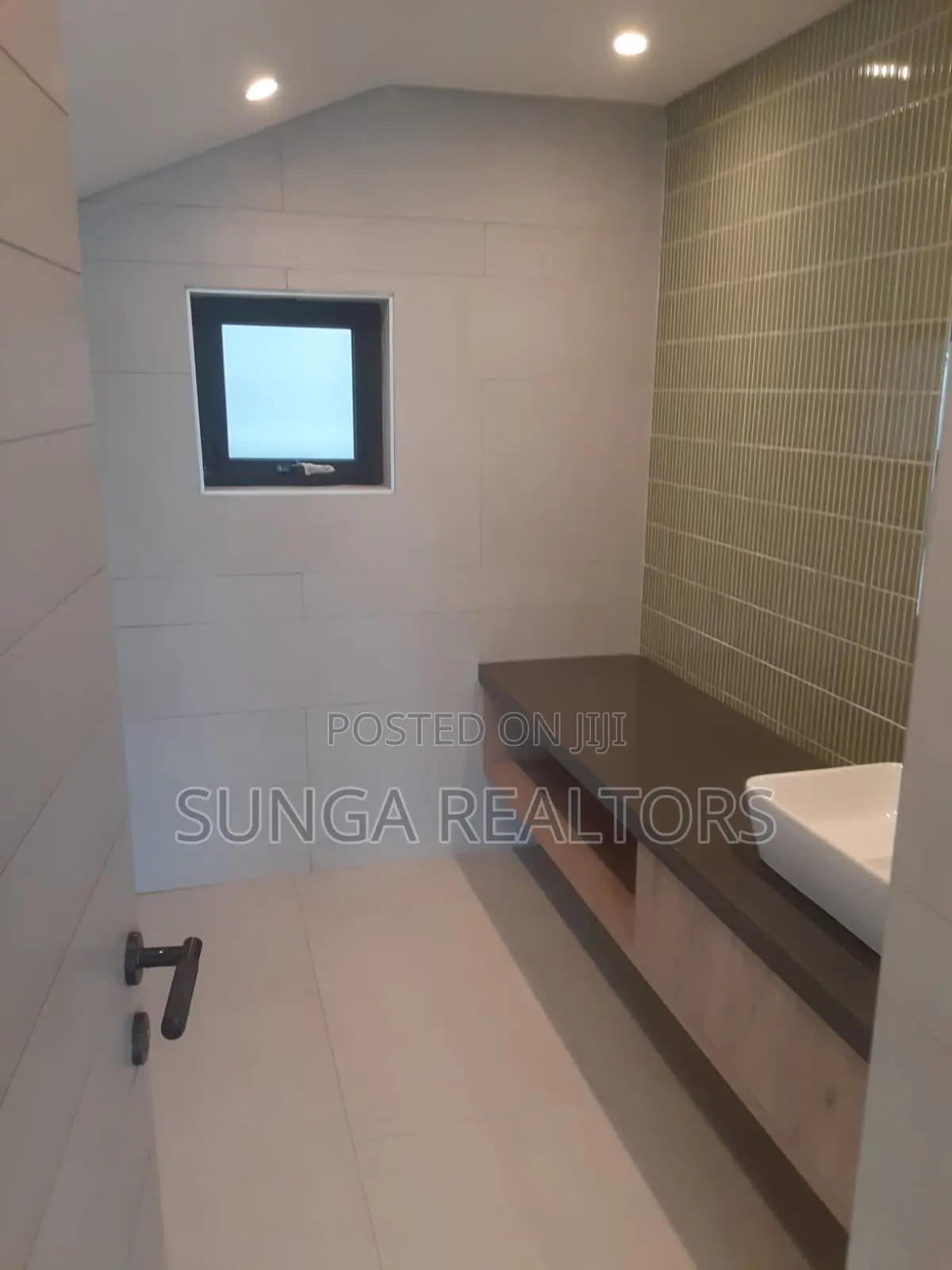 5bdrm Townhouse/Terrace in Kyuna Estate for sale