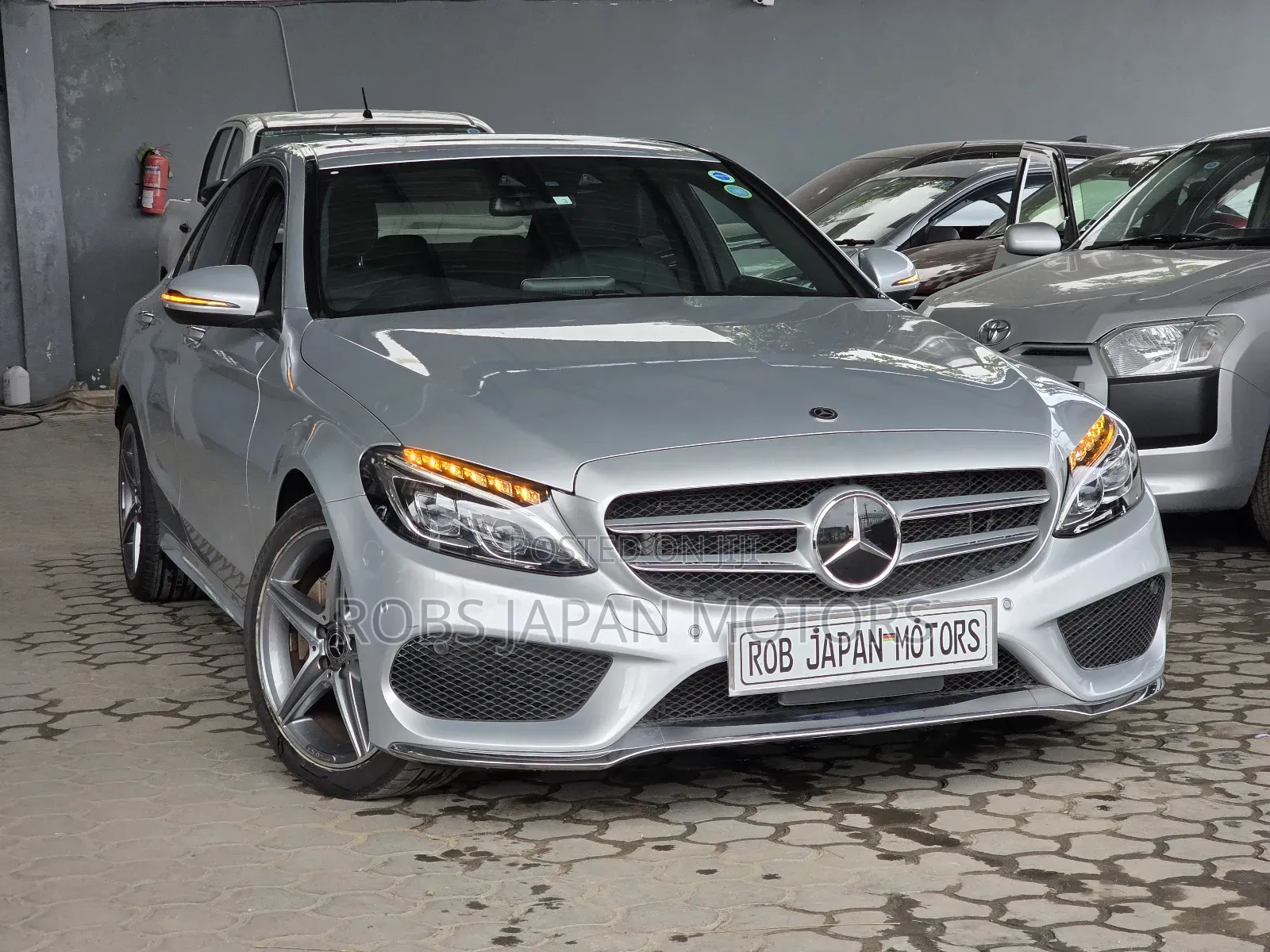 Mercedes-Benz C200 2018 Ivory