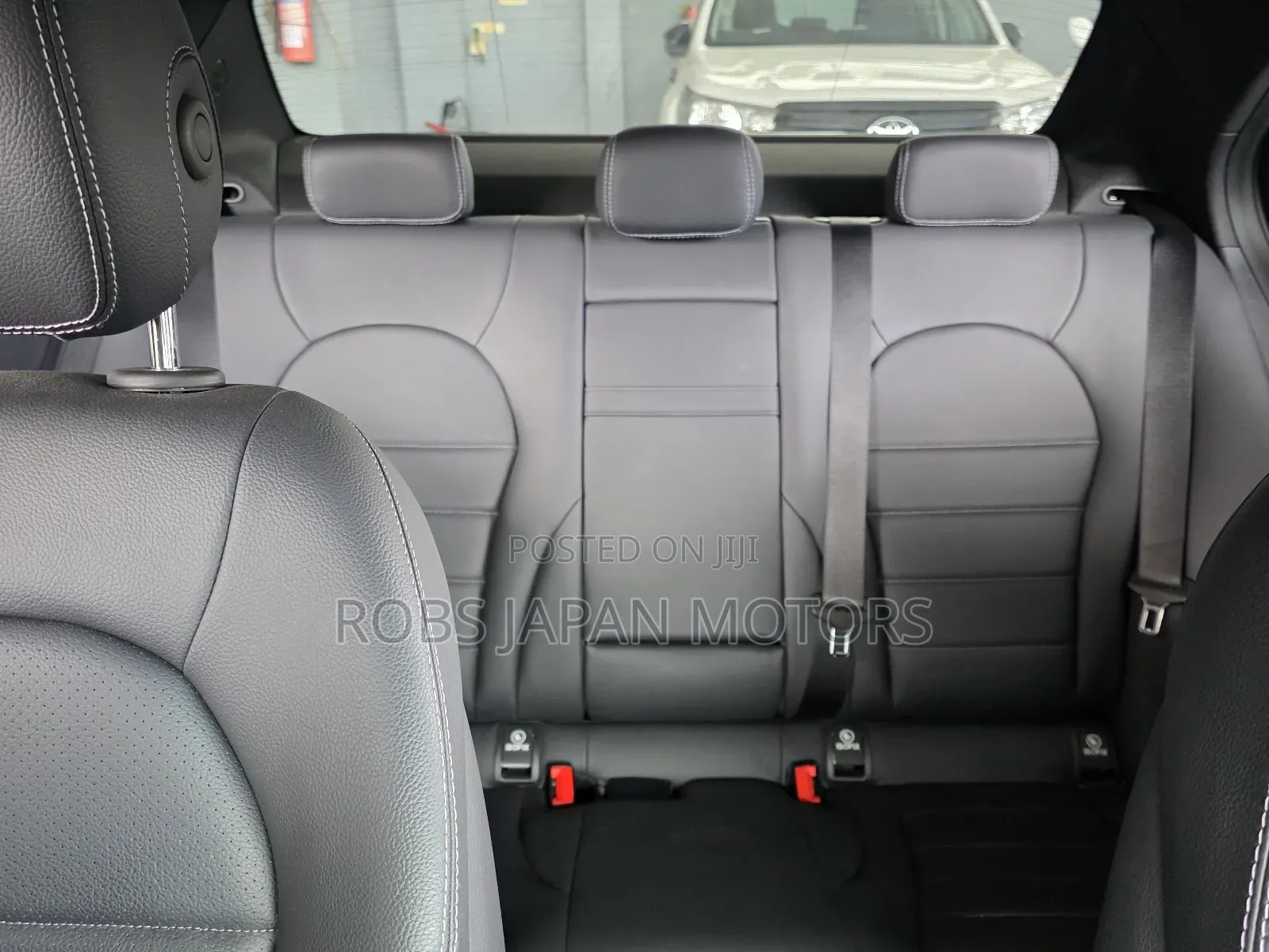 Mercedes-Benz C200 2018 Ivory
