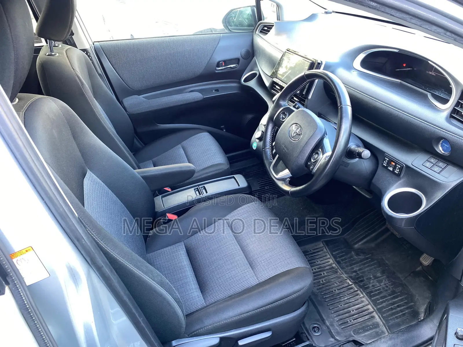 Toyota Sienta 2018 Silver