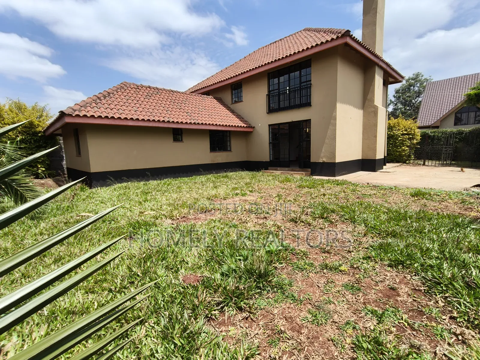 4bdrm Maisonette in Kerarapon Drive, for sale