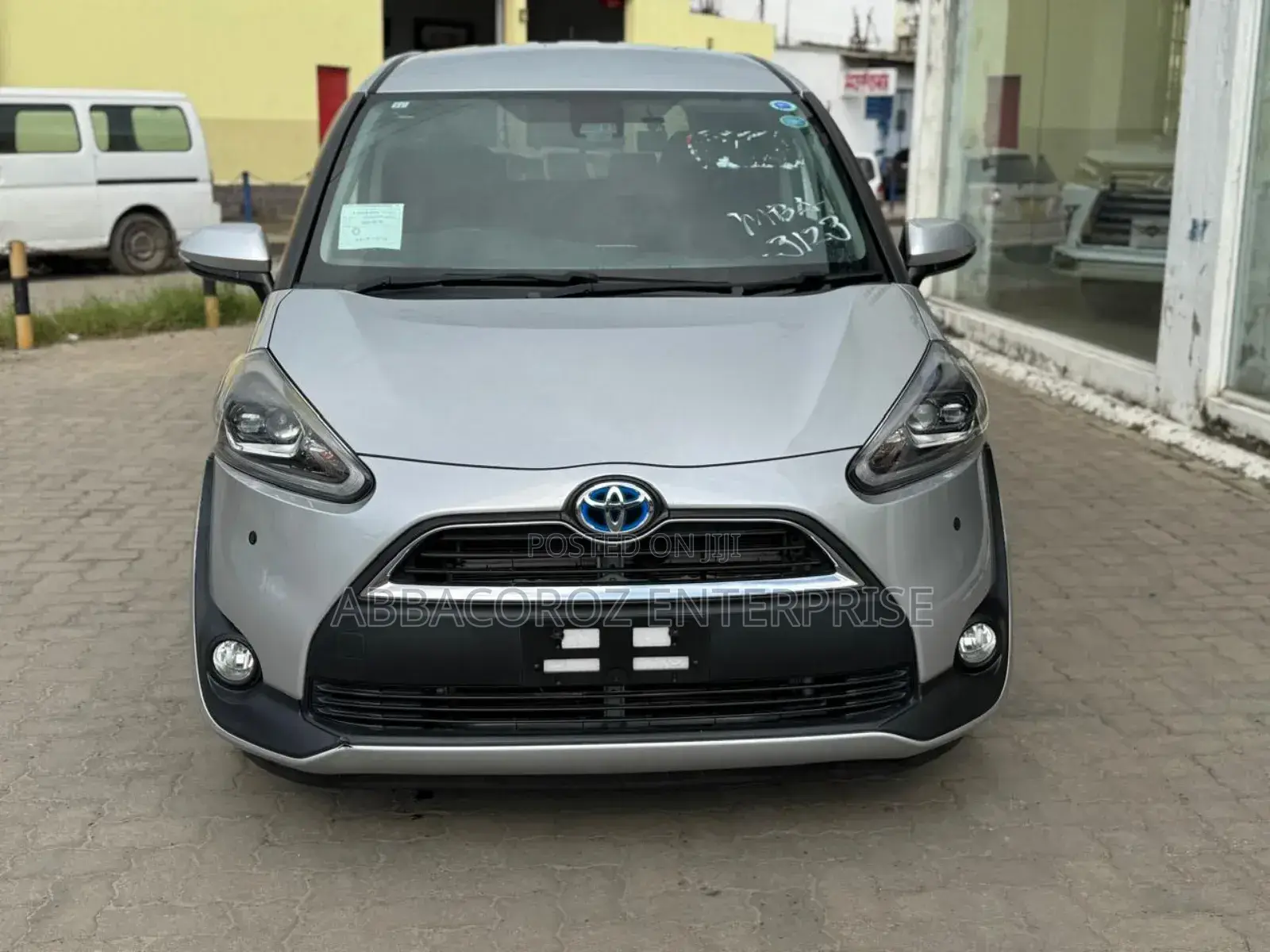 Toyota Sienta 1.5 Hybrid FWD (6-seater) 2018 Silver