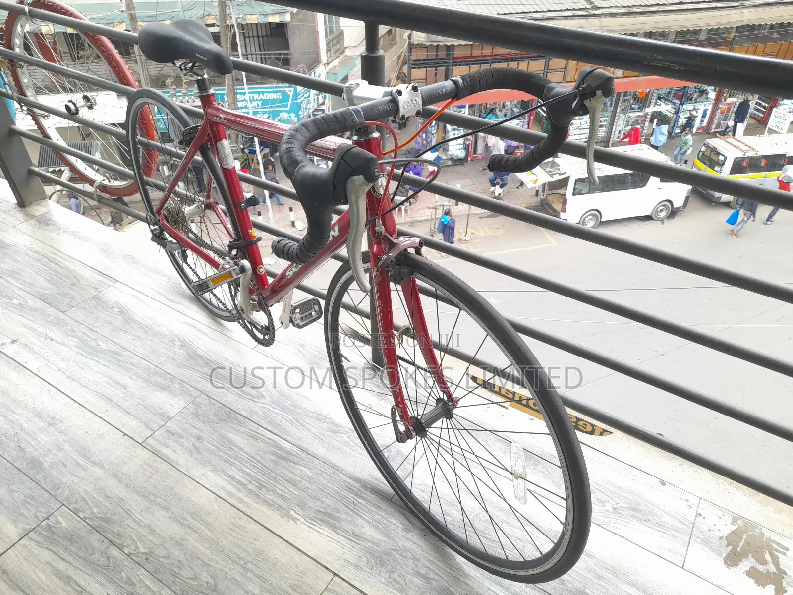 Ex Uk Aluminum Schwinn 700 2x8 Road Bike