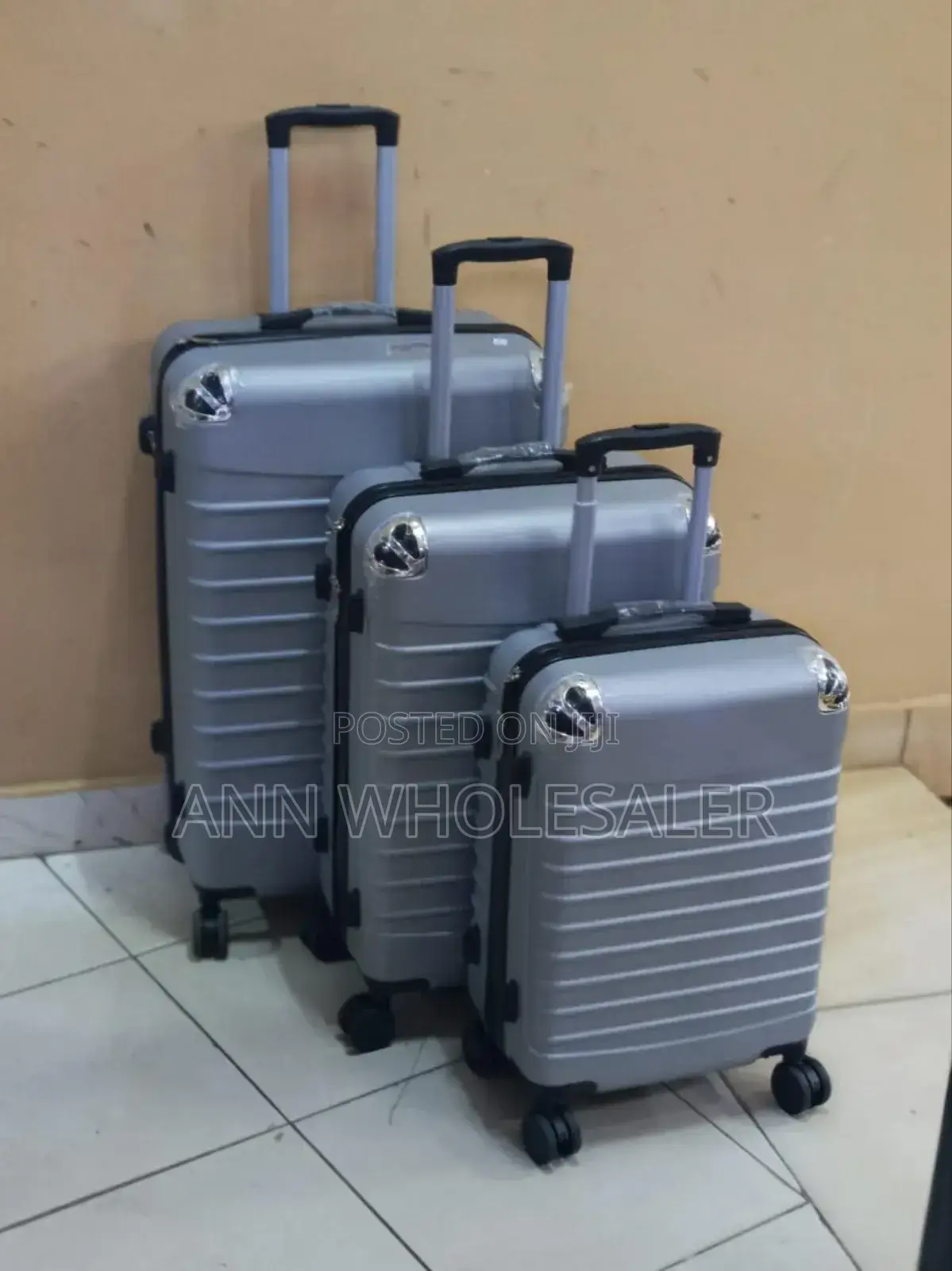 3 in 1 Unbreakable Fibre Luxurious Suitcase N/7