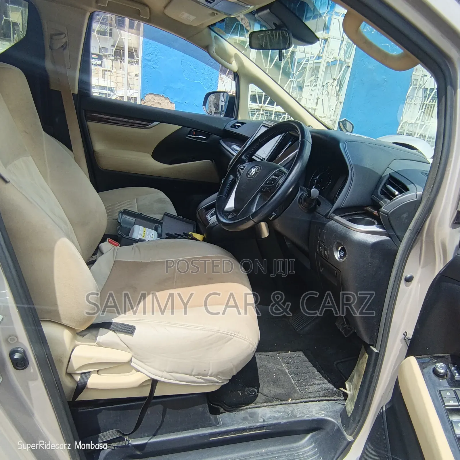 Toyota Alphard 2018 Gold