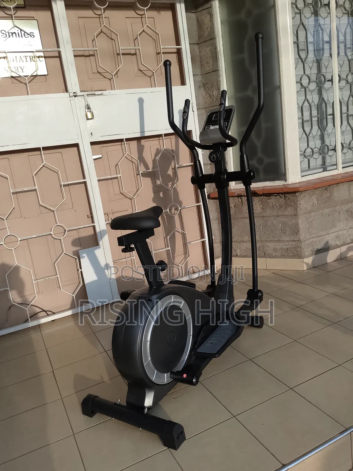 Adjustable Resistance Cross Trainer Machine