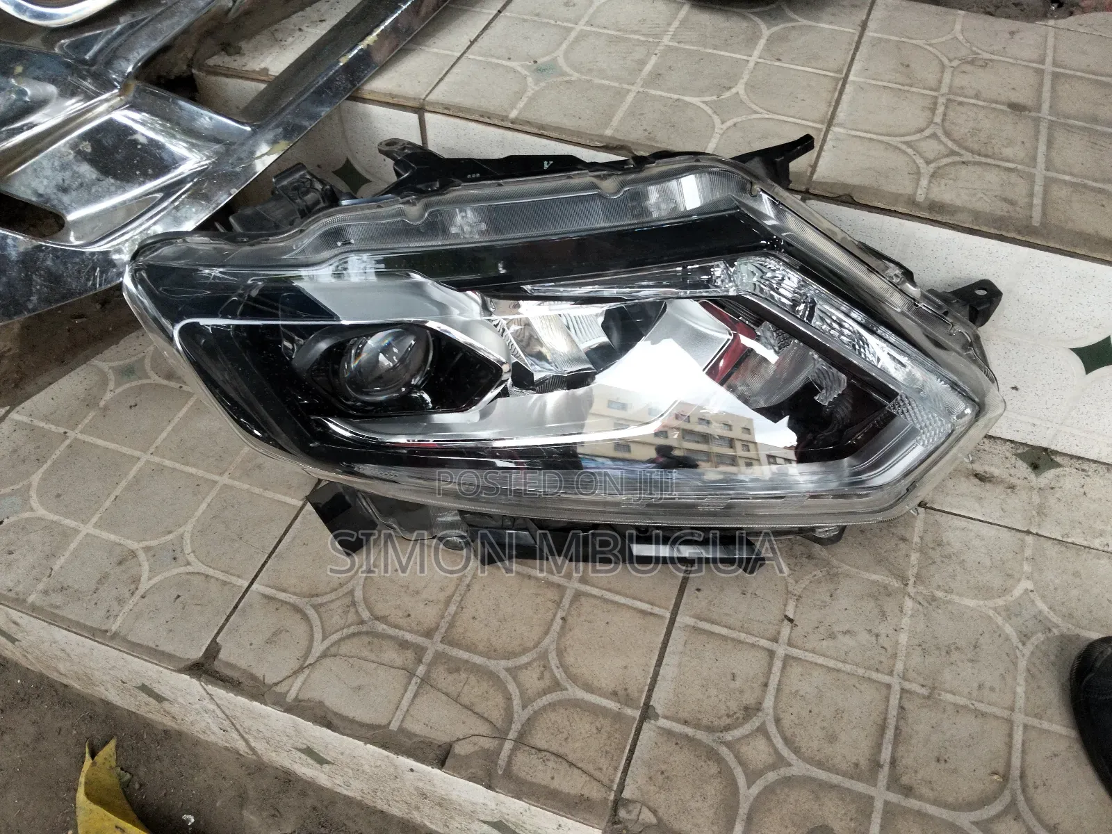 Nissan X-Trail Nt32 Headlight (Xenon , Inbuilt Computer)