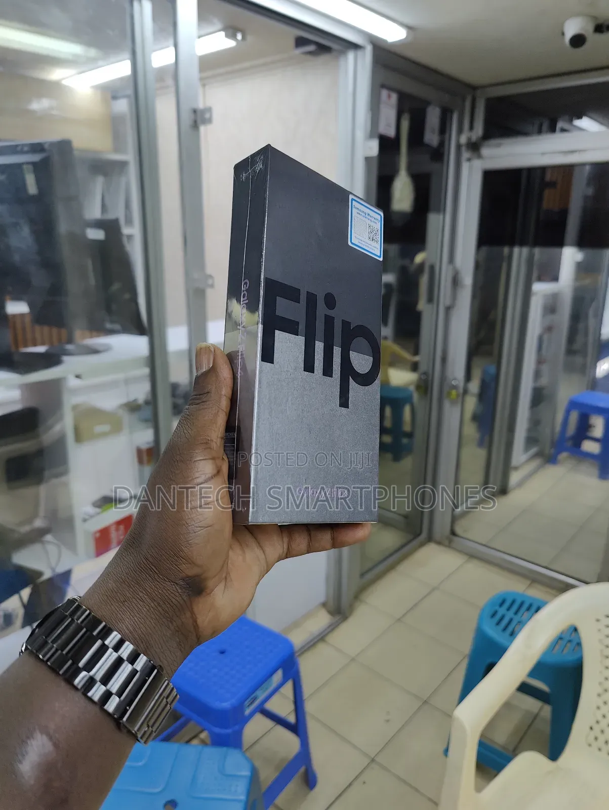 New Samsung Galaxy Z Flip4 256 GB Gold