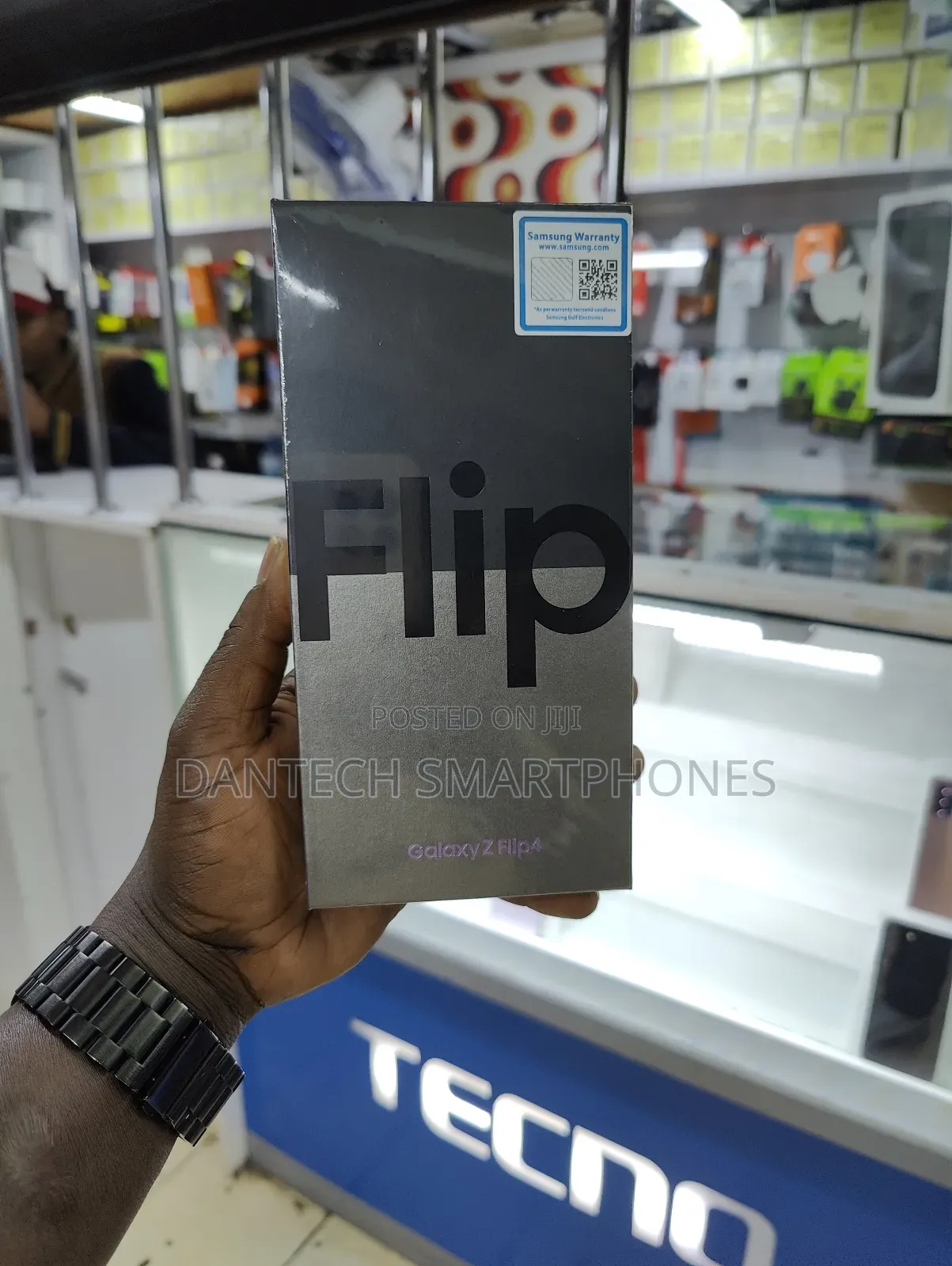 New Samsung Galaxy Z Flip4 256 GB Gold