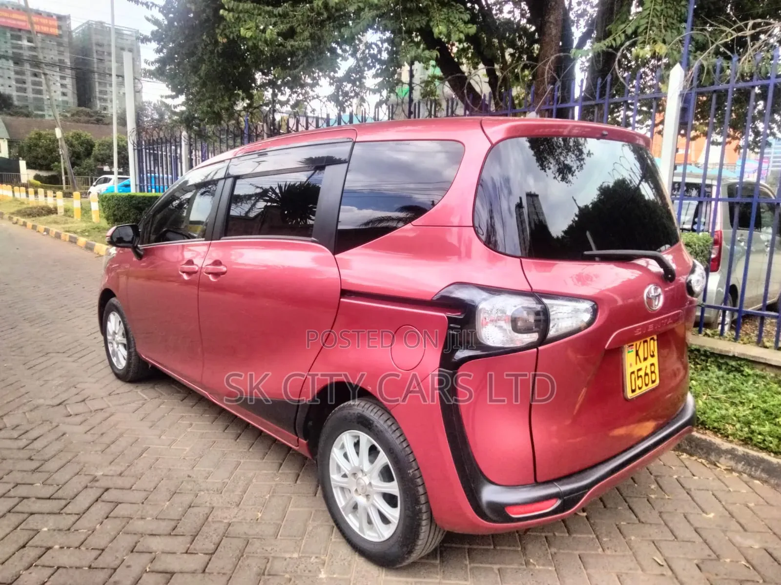 Toyota Sienta 1.5 FWD (6-seater) 2016 Beige