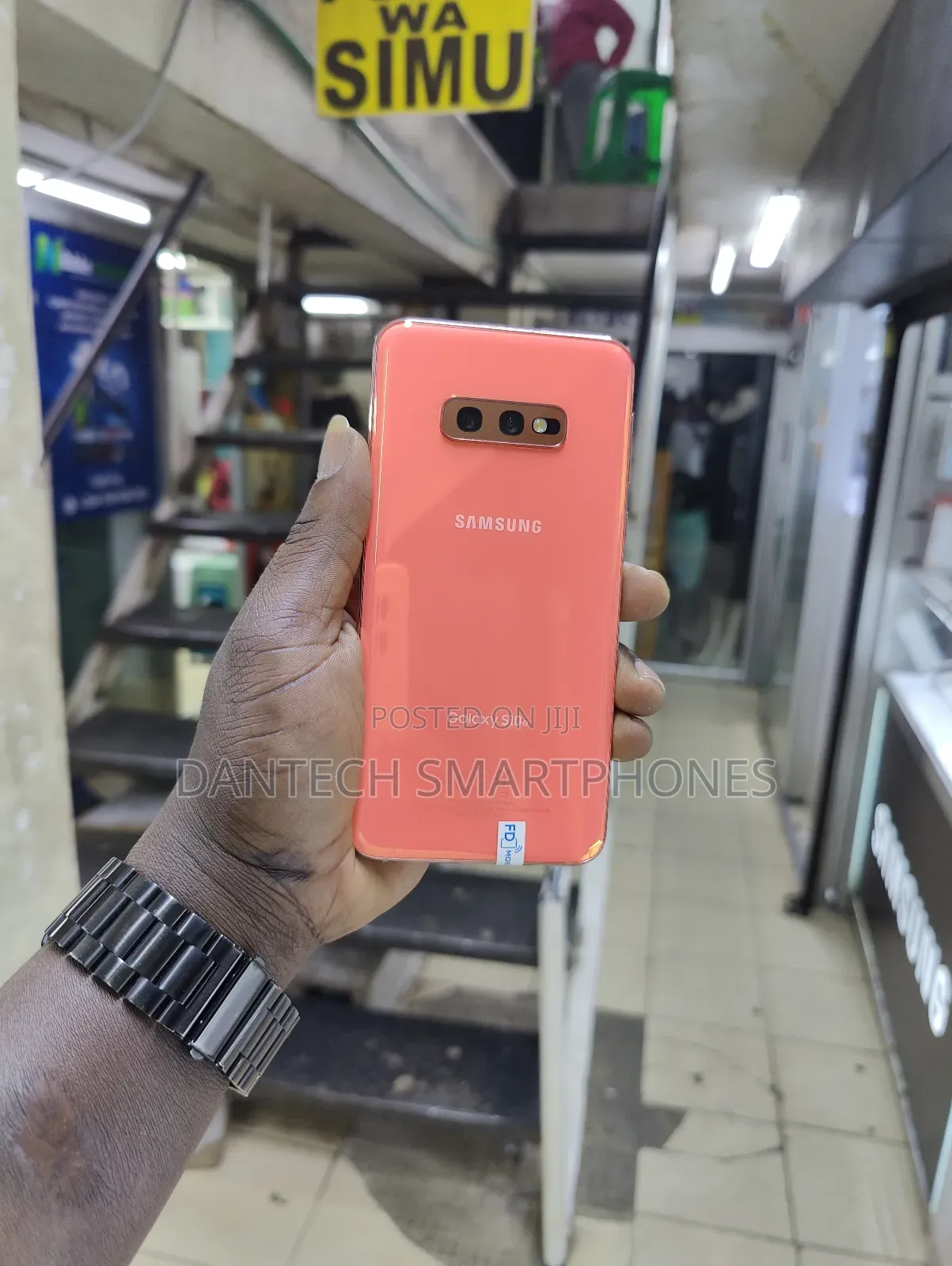 New Samsung Galaxy S10e 128 GB Red