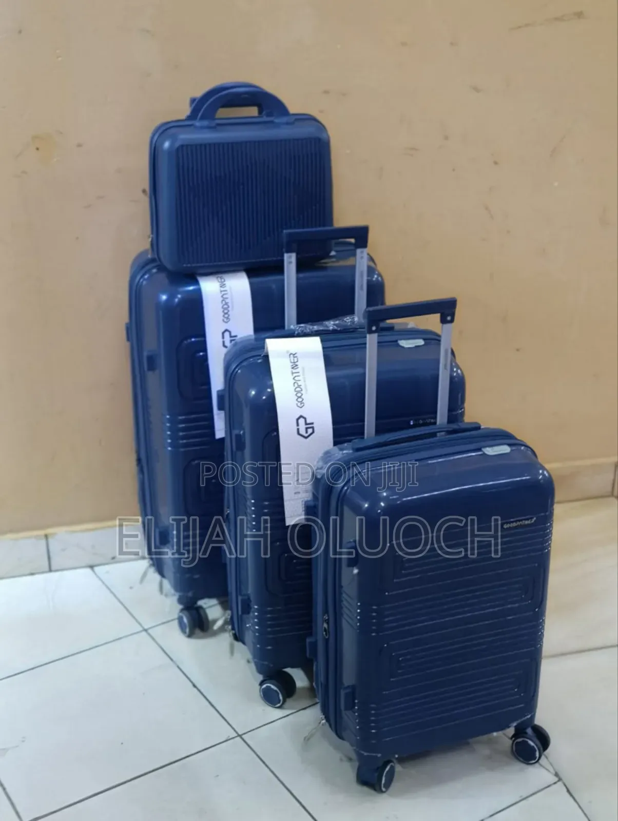 4 In1 Luxurious Fibre Suitcase