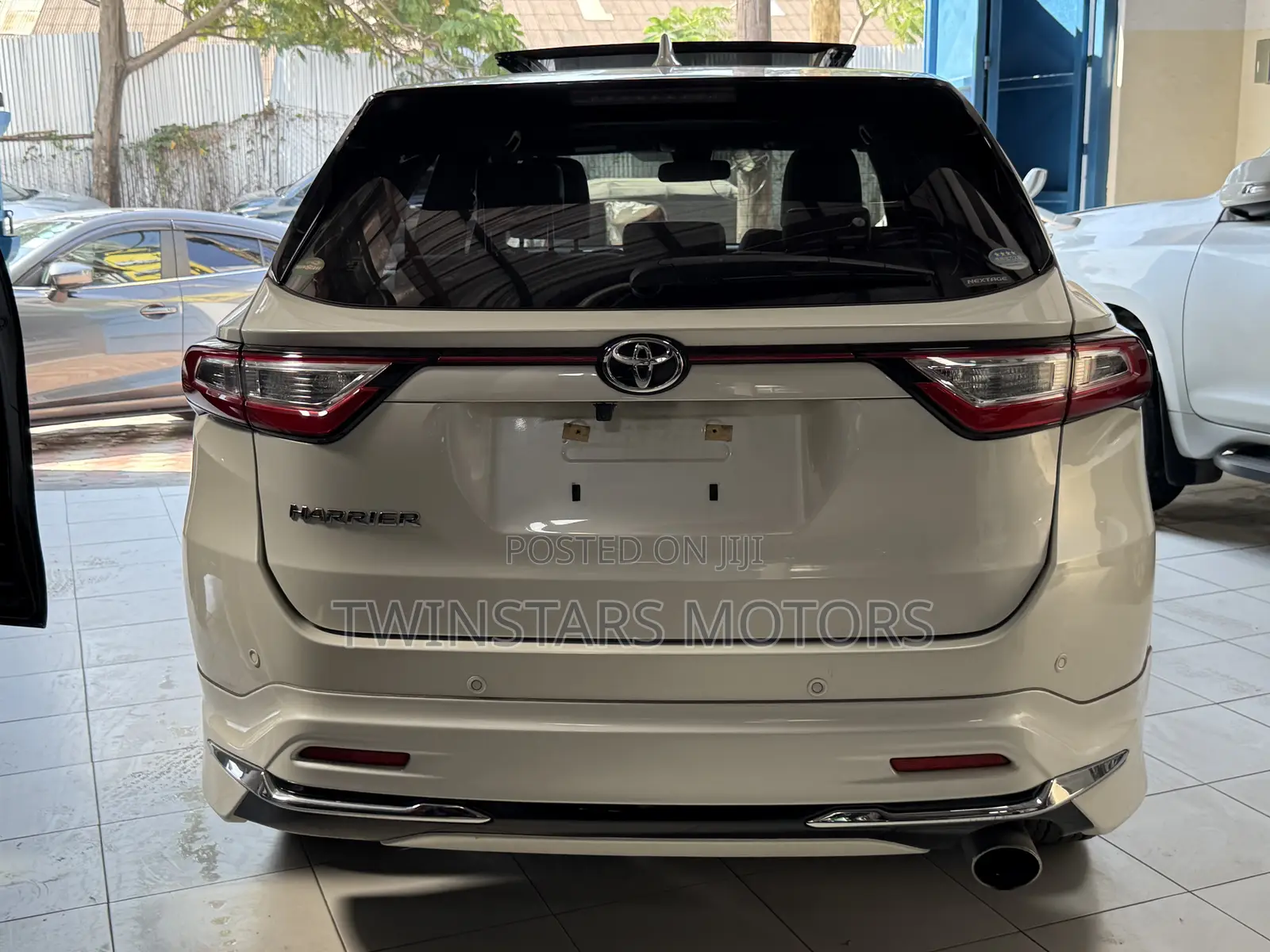 Toyota Harrier 2.0 2018 White