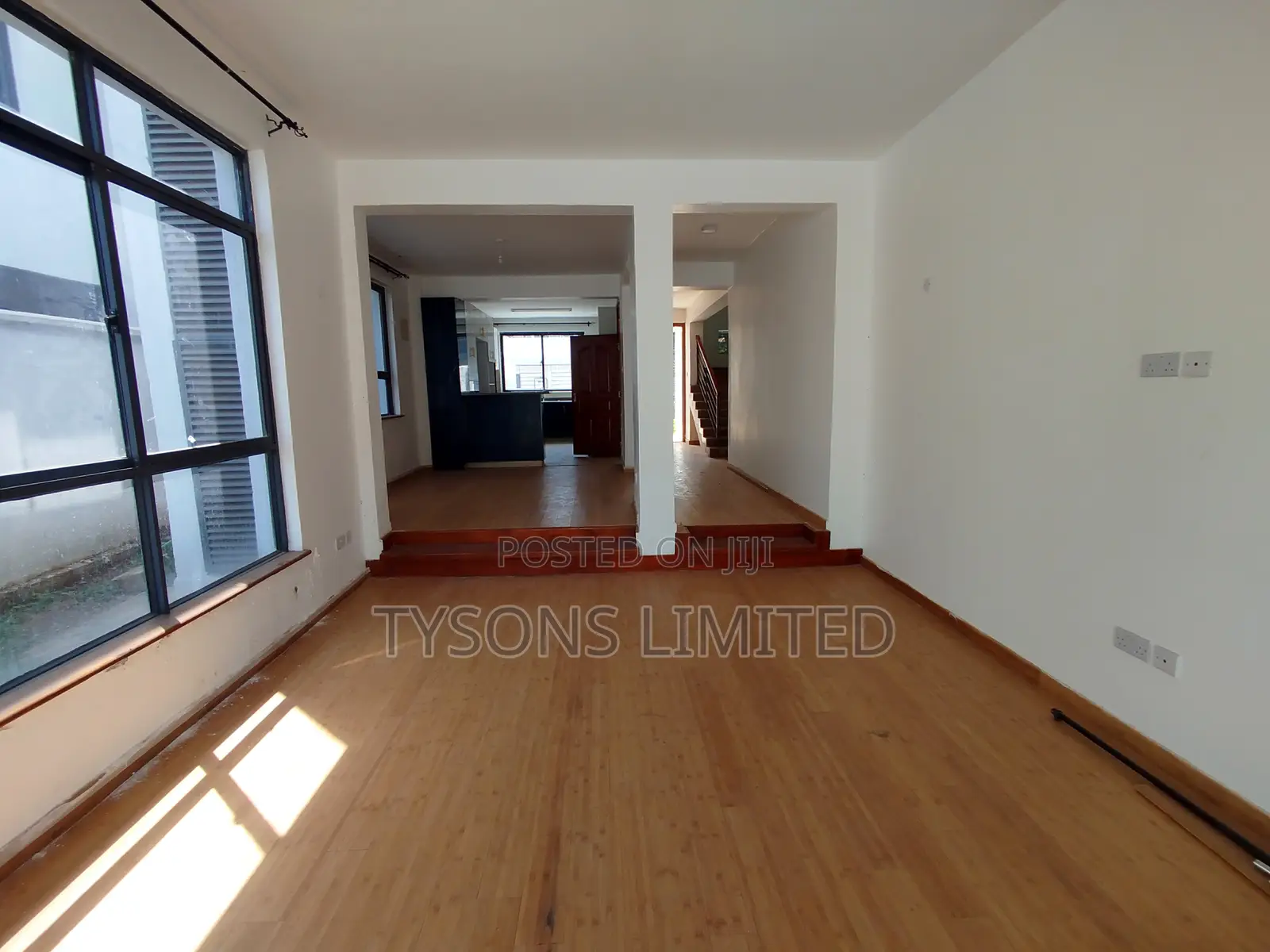 4bdrm Townhouse/Terrace in Convent Drive, Muthangari for sale