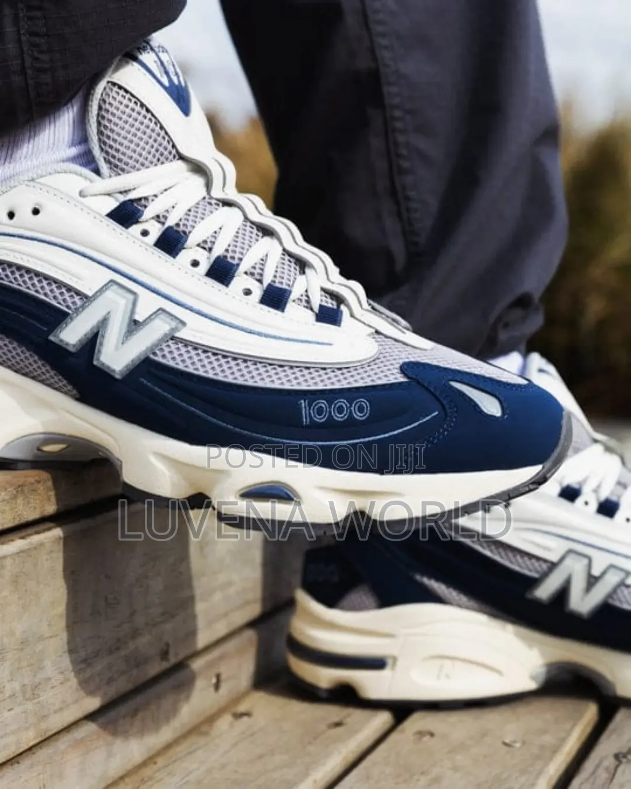 Navy Newbalance 1000