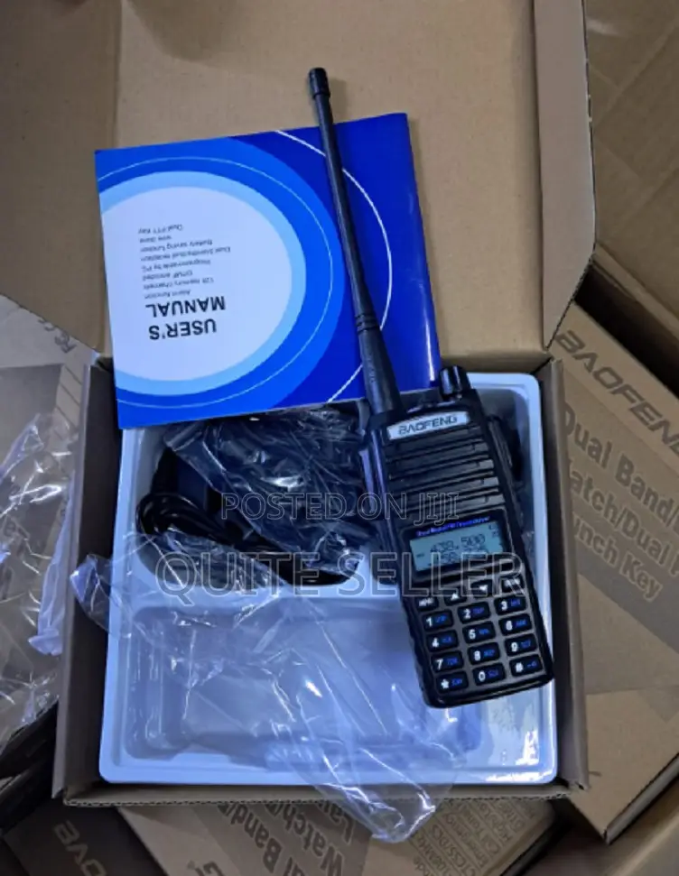 Baofeng Uv-82c Dual-Band 136-174/400-520 MHZ Fm Two-Way Radio