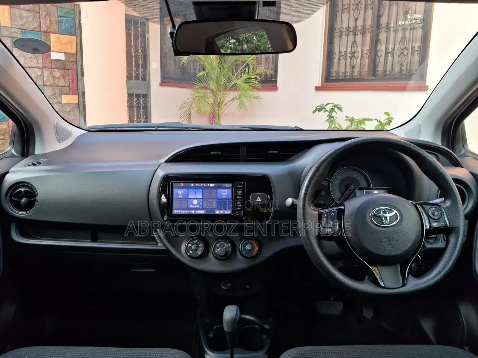 Toyota Vitz 1.3 FWD 5dr 2018 Pearl