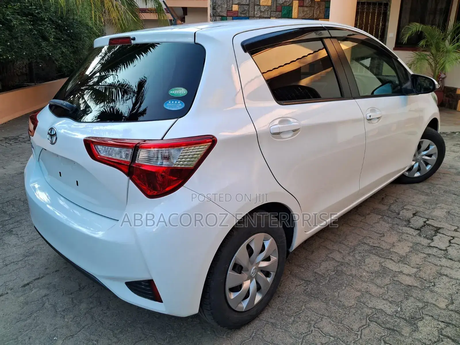 Toyota Vitz 1.3 FWD 5dr 2018 Pearl