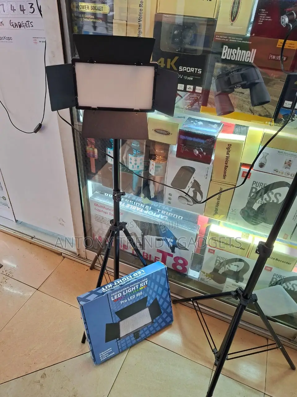 U600 Varicolor Pro Led 600 – Studio Light Kit With Adjustable Stand