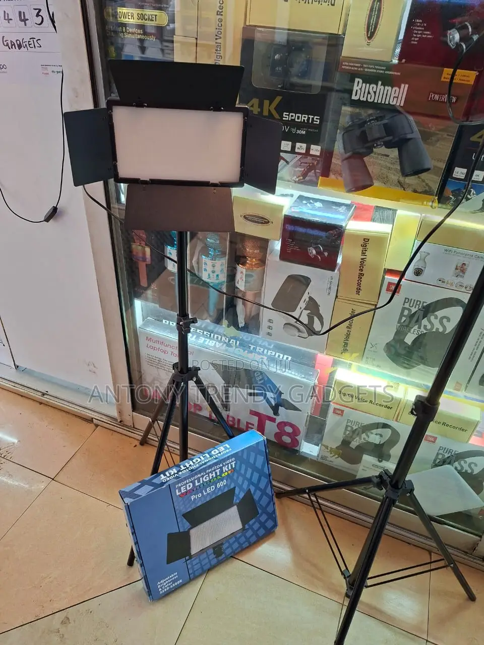 U600 Varicolor Pro Led 600 – Studio Light Kit With Adjustable Stand