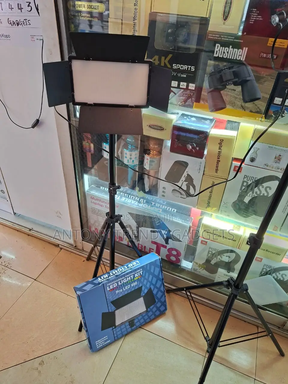 U600 Varicolor Pro Led 600 – Studio Light Kit With Adjustable Stand