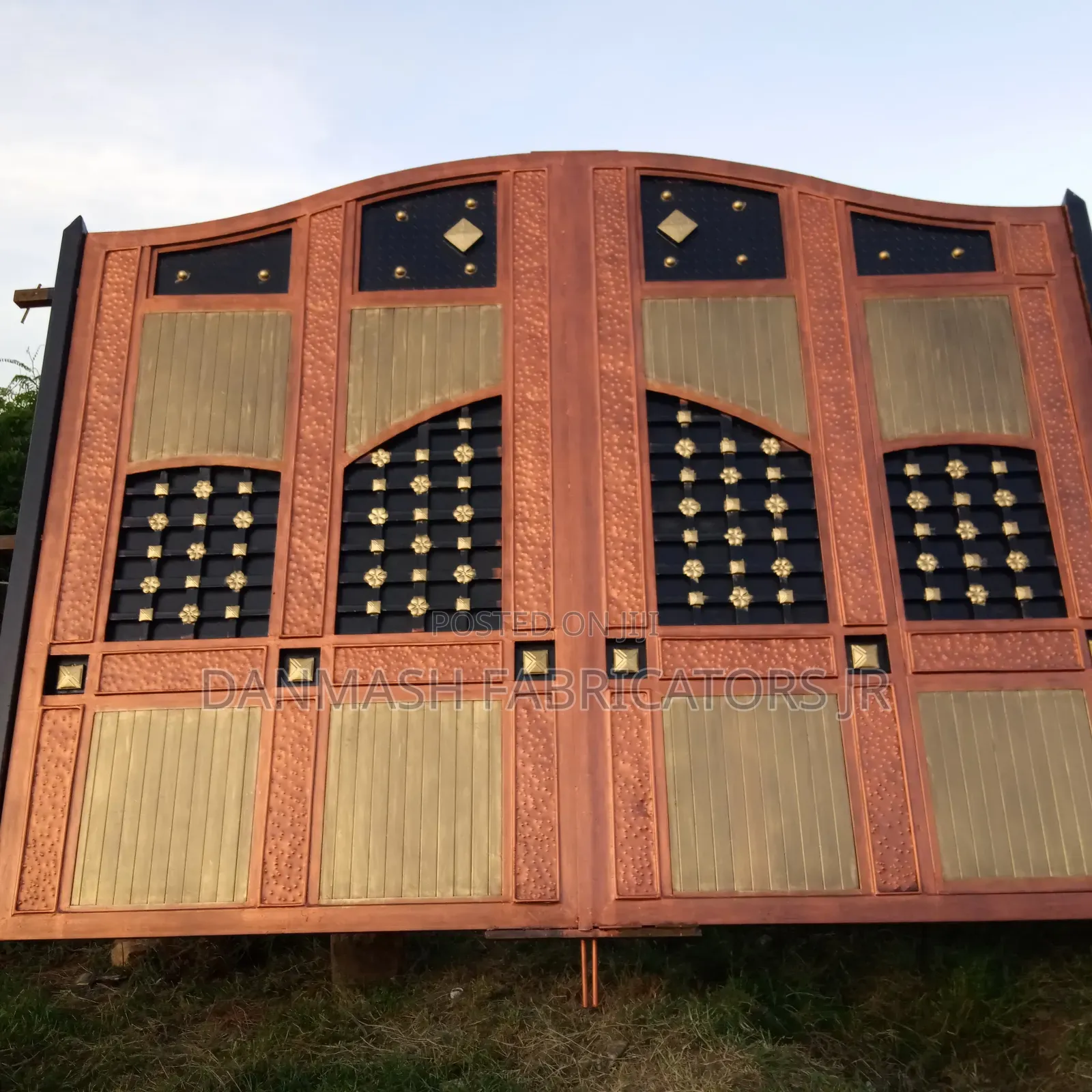 Strong Metal Gate (Brown Gold Design)