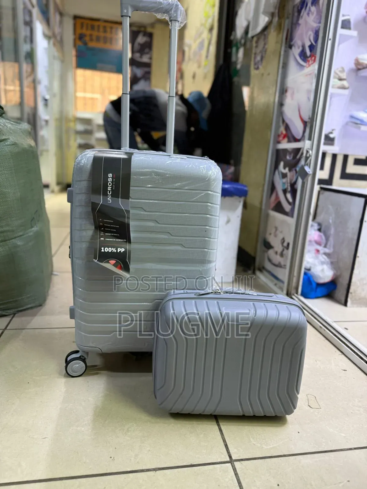 Medium Plus Carryon Suitcase Set